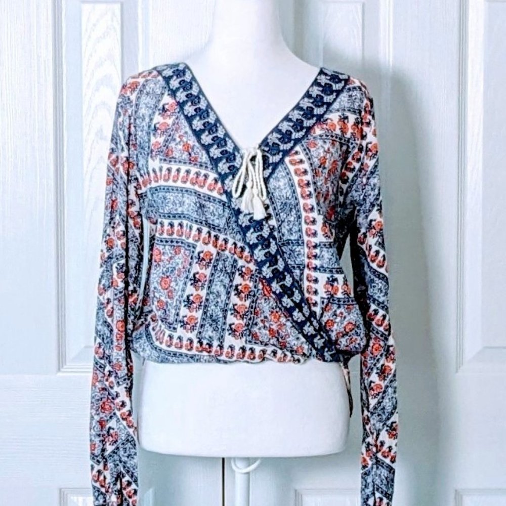 HOLLISTER Women's Long Sleeve Top Blouse  Size XS  Red White Blue Print